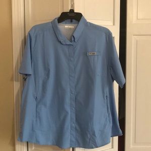 Women’s Columbia shirt